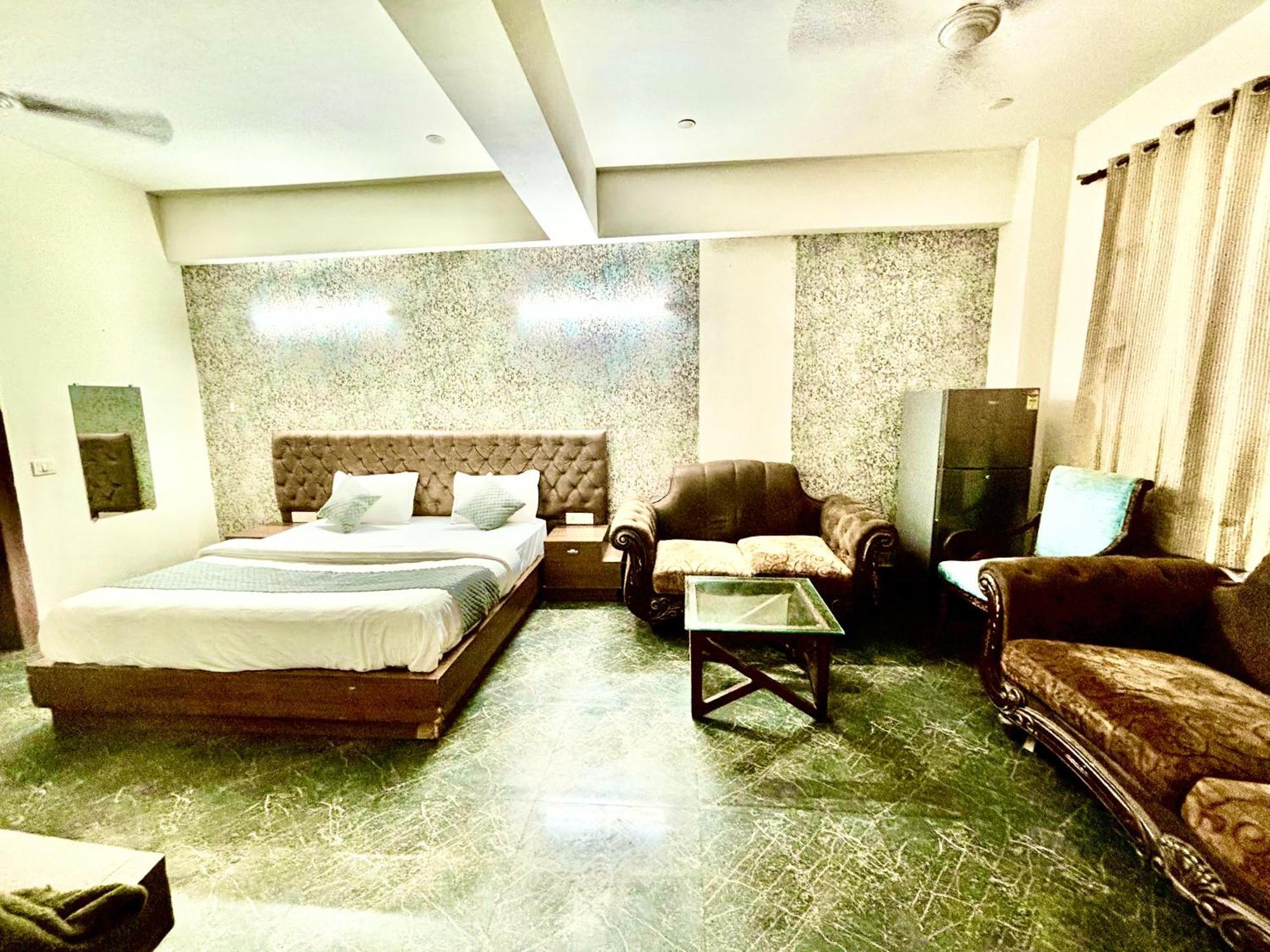 Hotel Pushpanjali New Delhi Exterior photo